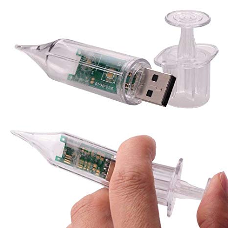 Une clé USB en forme de seringue médicale
